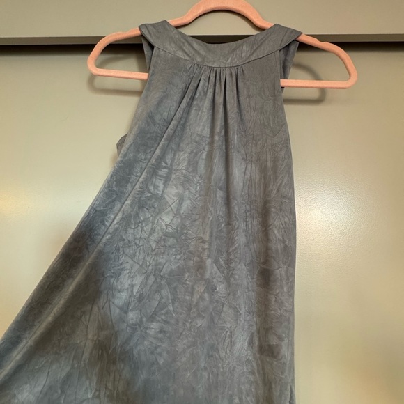 Embellished Gray Sleeveless Top - Picture 8 of 10